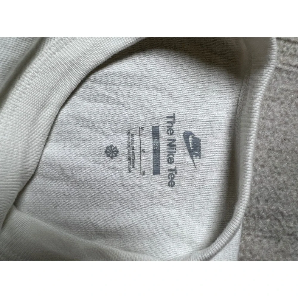 Nike Pocket T-Shirt Mens Medium White Loose Fit Minimalist Streetwear Tee
